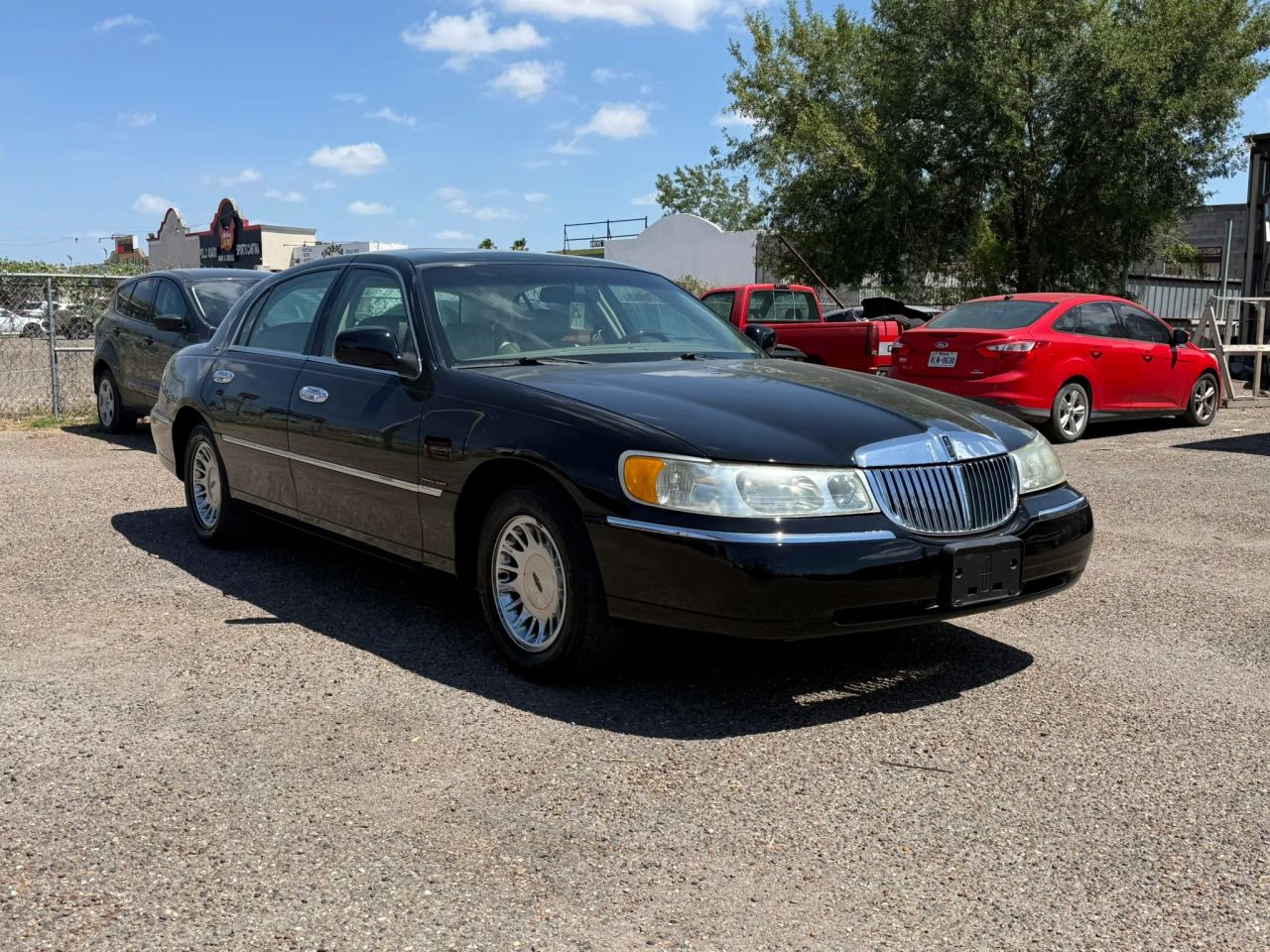 lincoln town car 2001 1LNHM83W51Y723170 image lincoln town car 2001 1LNHM83W51Y723170 image